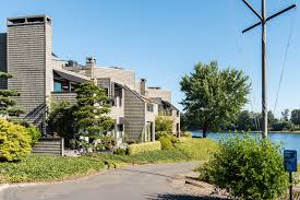 condos on river johns landing